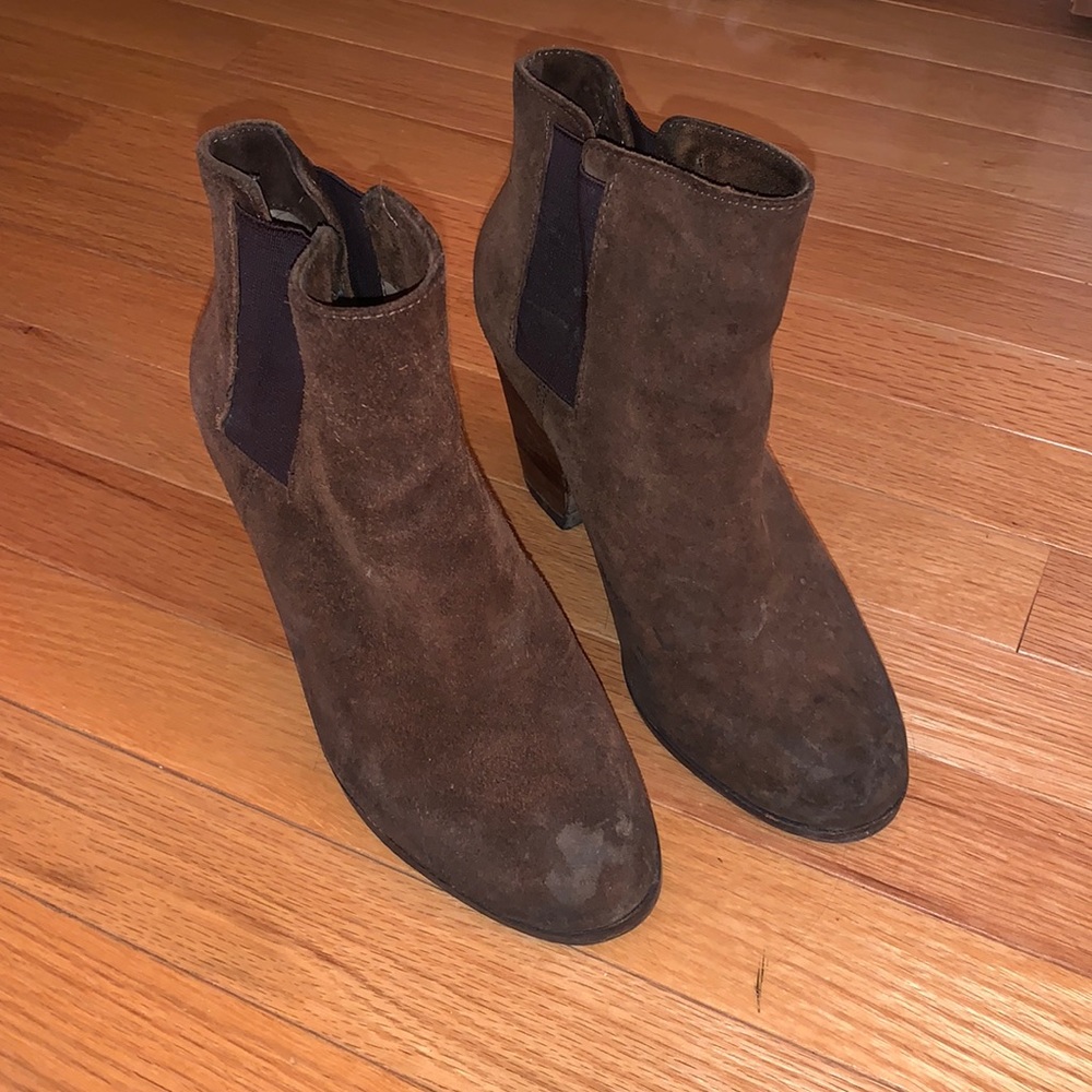 Vince Camuto brown suede boots